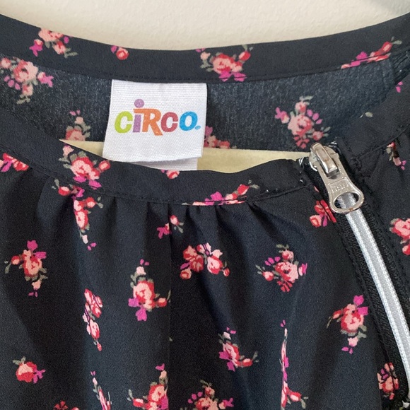 5/$25 Girls Circo dress 5T ⭐️Host Pic!⭐️ - Picture 2 of 6